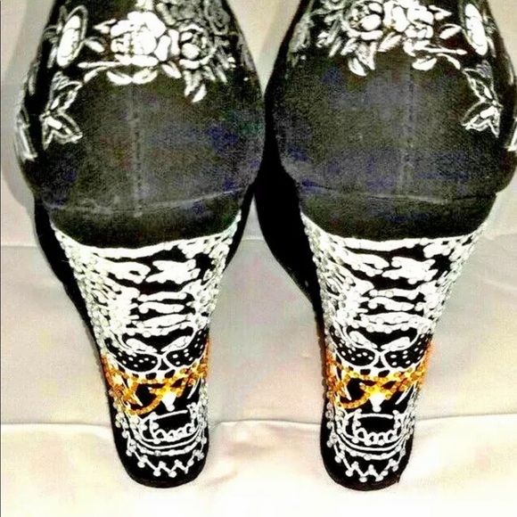 Ed Hardy floral pattern joyaus wedges NWOT - Picture 2 of 8